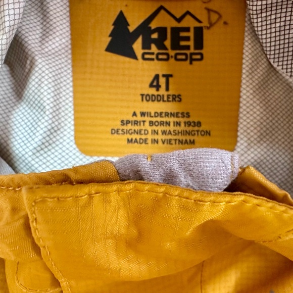 REI Kids 4T Mustard yellow Raincoat with reflective details barely used - Picture 4 of 5